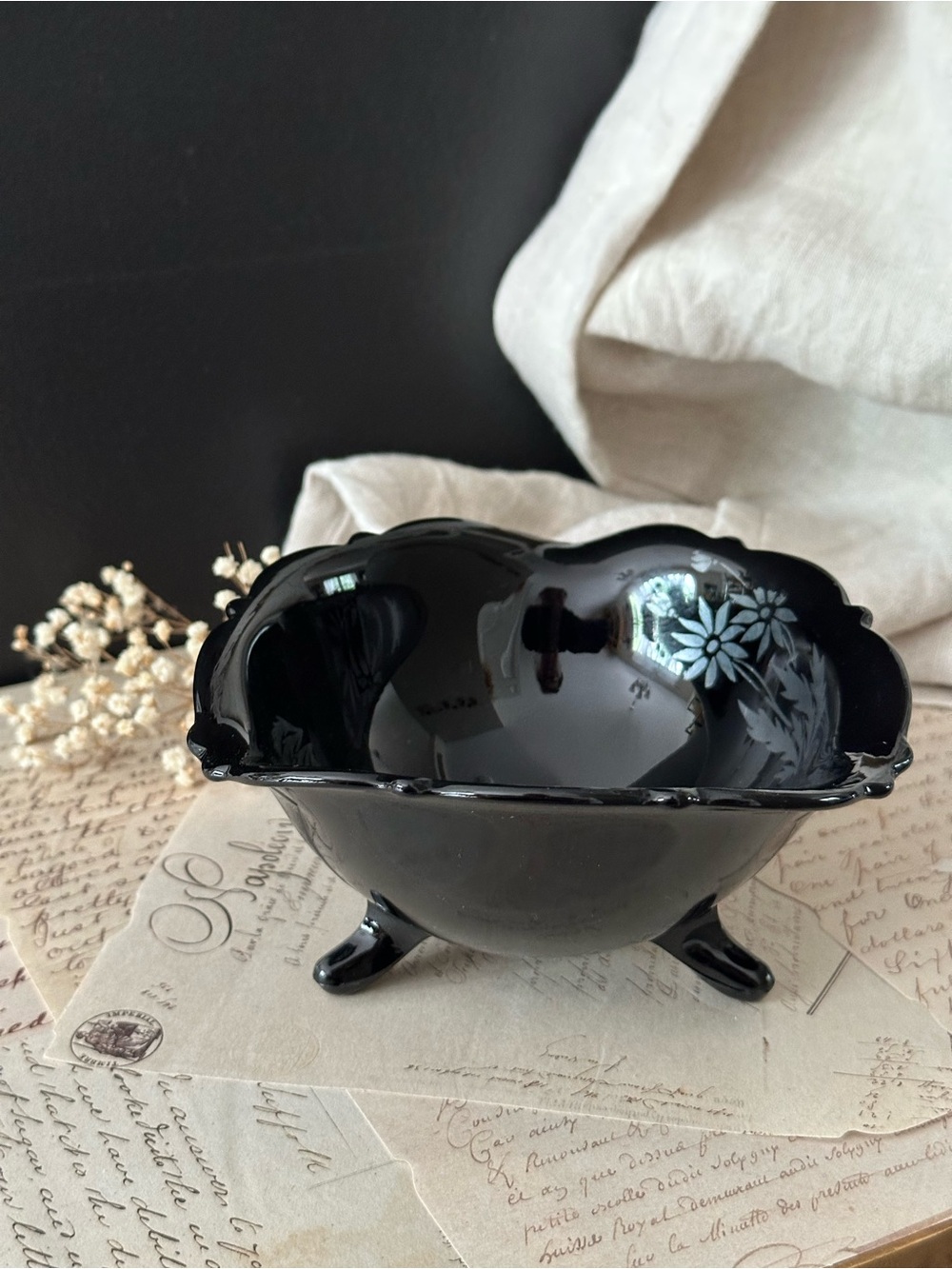 Vintage L.E. Smith Glass Company Mt. Pleasant Black Amethyst 3-Toe Bowl Silver
